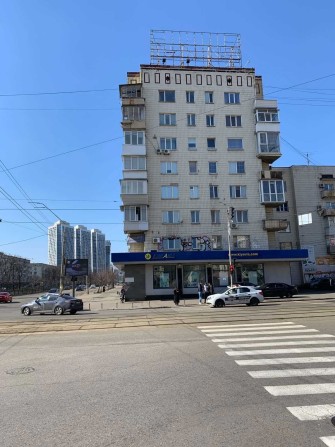 Трехкомнатная срочно продам - фото 1
