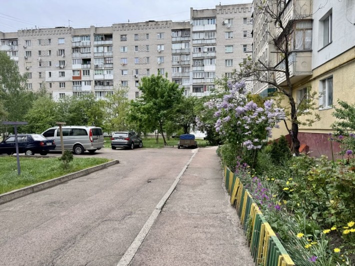Продаю 2 кімнатну на Крошні  р-н баби Іри - фото 1