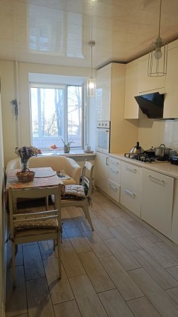 Продам 3 кімнатну квартиру площа Привокзальна можна по спецкоштам - фото 1