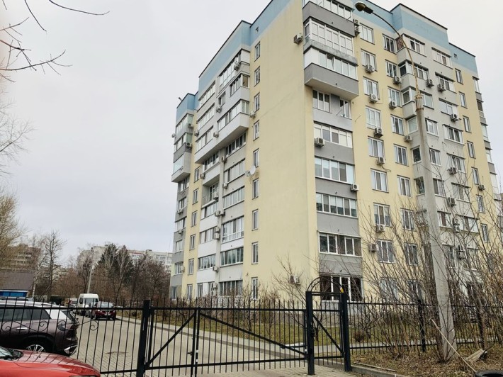Продаж великої 2-кім. квартири з ремонтом  ( Центр ) - фото 1