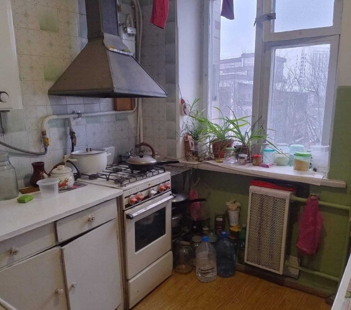 продам 2 кімнатну квартиру центр - фото 1