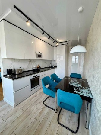 БЕЗ% Продаж стильної 3-к, 90 м2, в ЖК "Адамант" Липківського 33А - фото 1