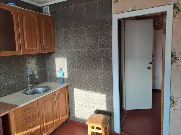 Продаж 1-кімнатної в гарному житловому стані квартири р-н Митниці - фото 1