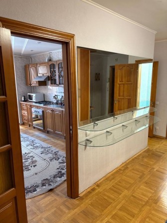 Продам трикімнатну квартиру в центрі  міста по вул .  Княжа , 26 - фото 1