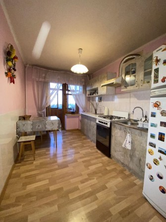 Продам трехкомнатную квартиру - фото 1