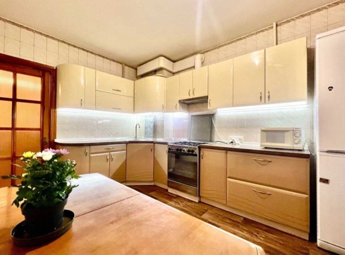 Продам Просторную 3-х ком квартиру (75кв.м.)  ЖМ Победа 4 - фото 1