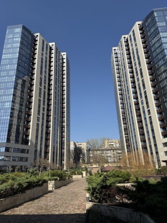 Продам 3к квартиру 120 (м2) жк «ПАНОРАМА» Нагорка,Центр,Парк Шевченко - фото 1