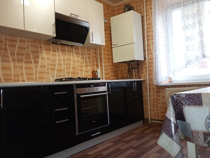 Продається 3 к квартира з чудовою локацією - фото 1