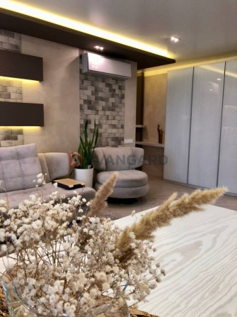 Продам просторную квартиру с качественным ремонтом - фото 1