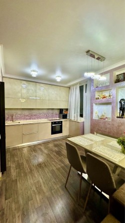 Продам квартиру з Ремонтом в Центрі!Авторський проект!Автономне опал. - фото 1