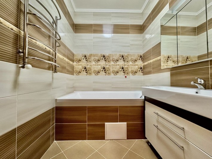 Продаж двохкімнатної квартири з ремонтом - фото 1