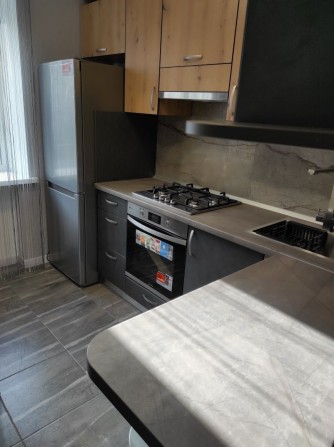 Ключи! Продам 1 квартиру, новый ремонт, ж/м Красный Камень - фото 1