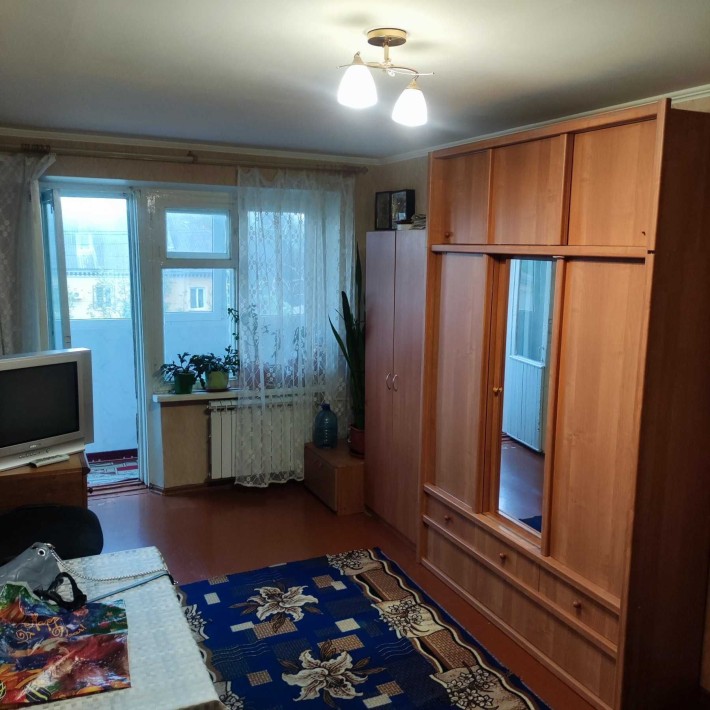 Продам 1к квартиру в кирпичном доме на ул. Строителей - фото 1