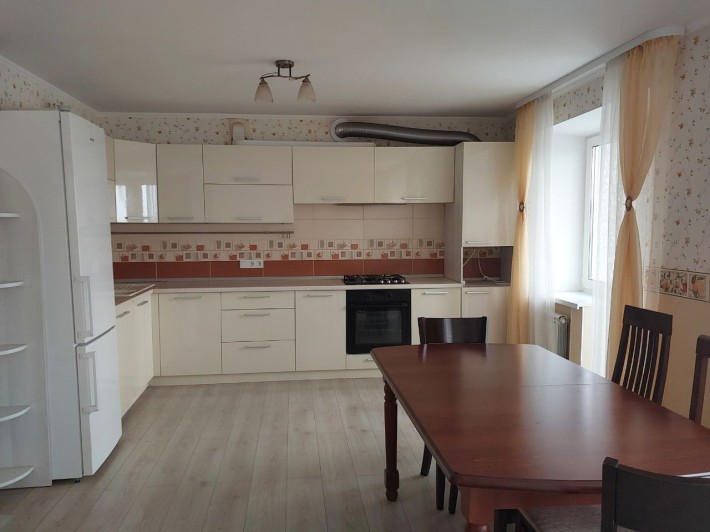Продається 2 ярусна квартира з ремонтом в чудовому районі - фото 1