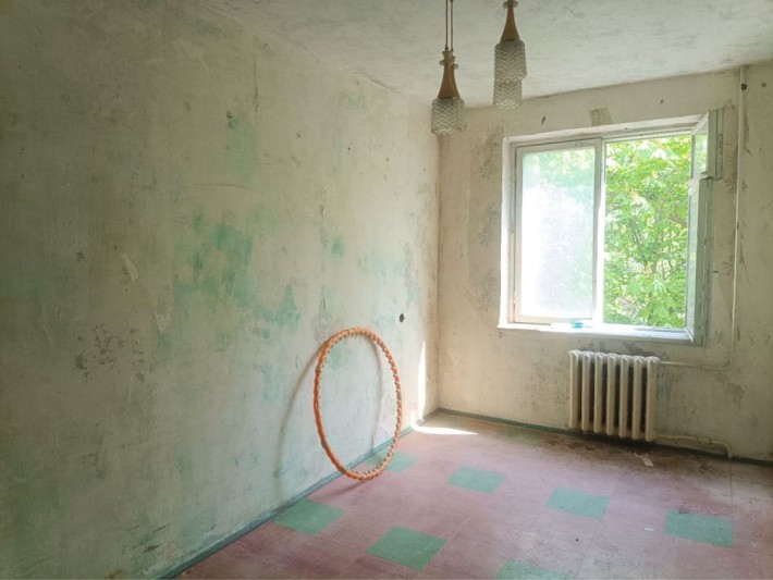 Продам 2к квартиру під капітальний ремонт жм Червоний Камінь - фото 1
