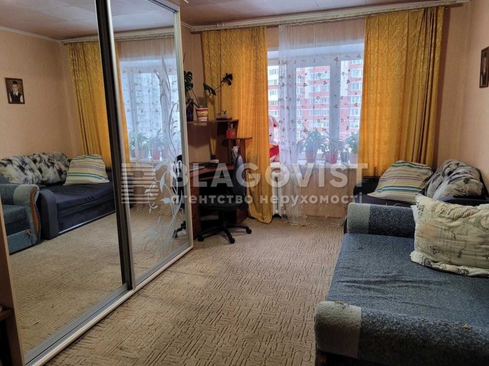 Продаж 3к квартира під ремонт Осокорки Урлівська ціна ТОП гривня ОК! - фото 1