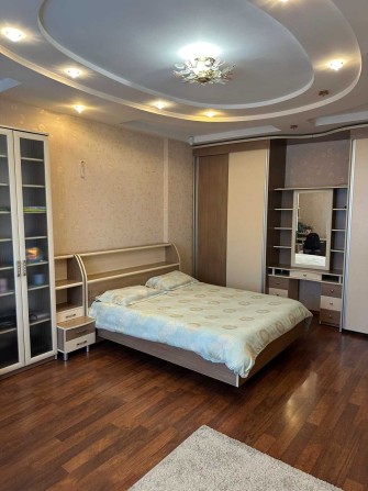 Продам 3-х кімнатну квартиру в центрі - фото 1