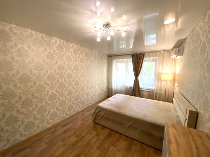 Продаж однокімнатної квартири з ремонтом і меблями в центрі міста (л1) - фото 1