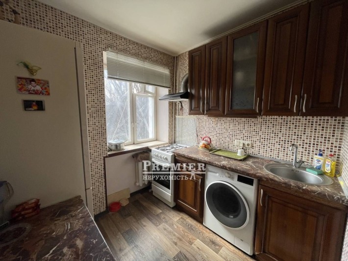 Продам 1-кімнатну квартиру на Космонавтів, 4/5 поверх - фото 1