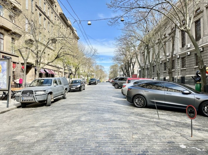Продажа трехкомнатной квартиры. Одесса. Дерибасовская. Оперный театр. - фото 1