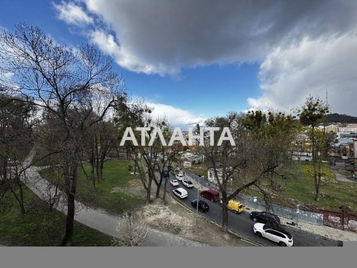 Продаж просторої 3-х кім.кв. вул. Клепарівська - фото 1