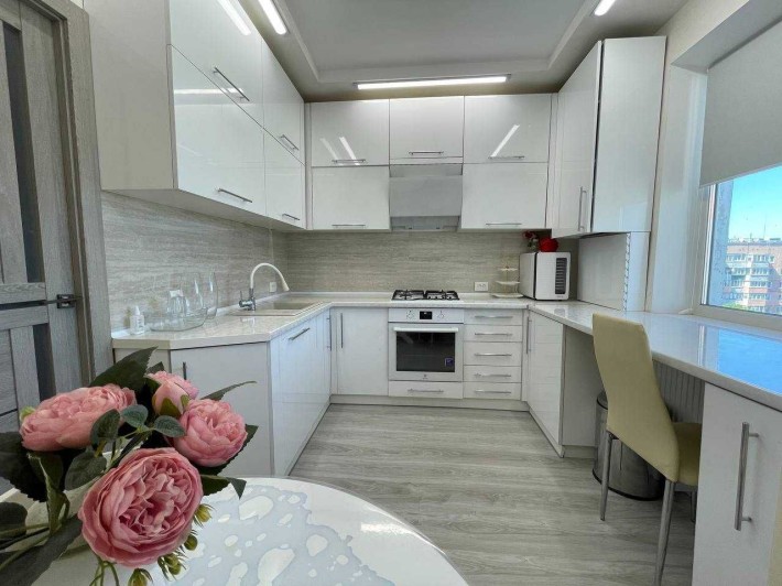 Шикарна 3-х кімнатна квартира, 74кв.м, з меблями та технікою, Попова - фото 1