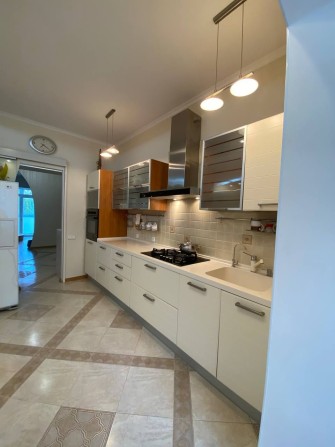 Продам 3-х кімнатну  2 х рівневу квартиру,автономне опалення,сталінка. - фото 1
