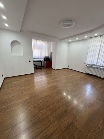 Продам 3  квартира 90 квм на Вильямса кирпичный дом - фото 1