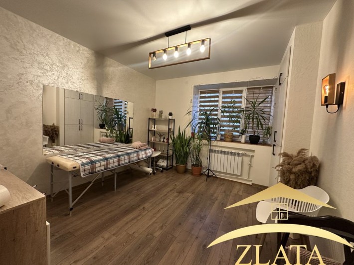 Продаж 2-к квартири ( студії краси ) по вул.  Рекордна - фото 1