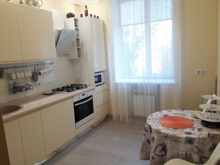 Продам 3- к. велику квартиру в центрі міста - фото 1