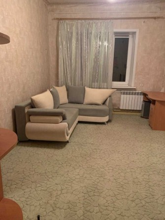 Продам 2 комнатную гостинку в центре,метро Ярослава Мудрого VI - фото 1
