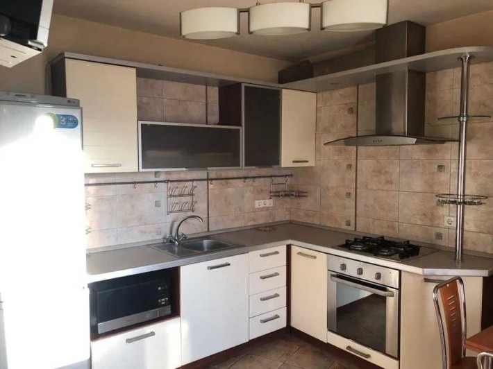 Продажа просторной 3-комнатной квартиры возле метро Дворец Спорта! - фото 1