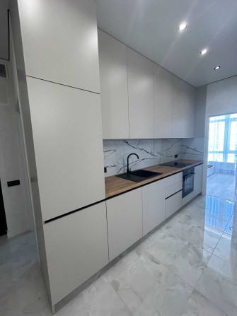 3-комнатная ремонт 60 Жемчужина, переуступка, можно еОселя,постанова - фото 1