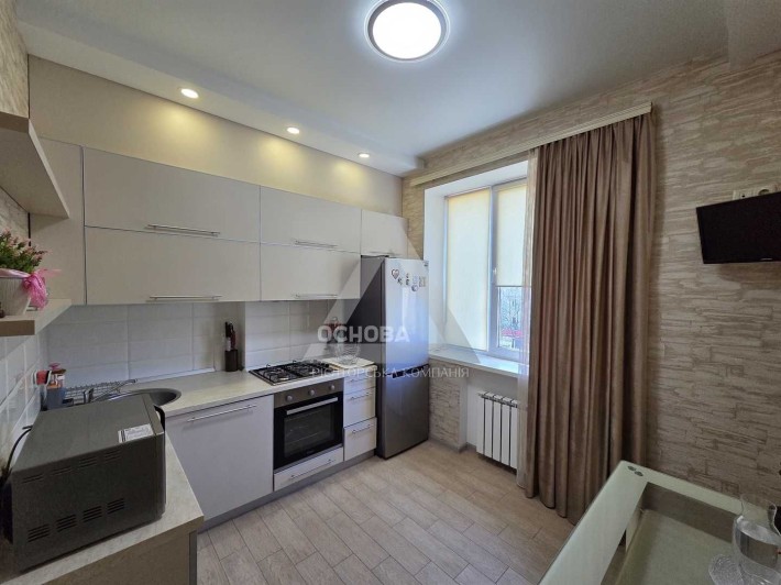 Продаётся 2к квартира с ремонтом, 55 кв.м, проспект Соборный - фото 1