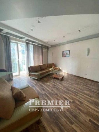 Продаю простору 2-кімнатну квартиру 90 м² в ЖК "Стрекоза" - фото 1