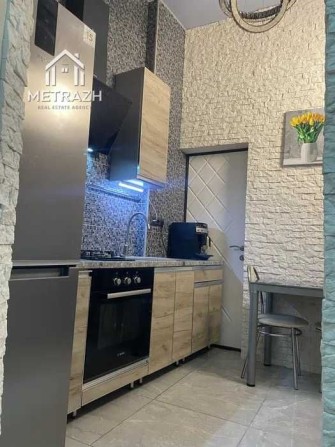 Продается 2к квартира! Евроремонт! Центр Стрелка! ТОРГ 86614 - фото 1