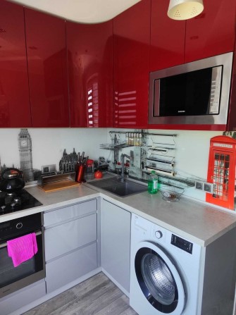 Продам с новым  капитальным ремонтом  и новой мебелью  3 ком.из.кв.7/9 - фото 1