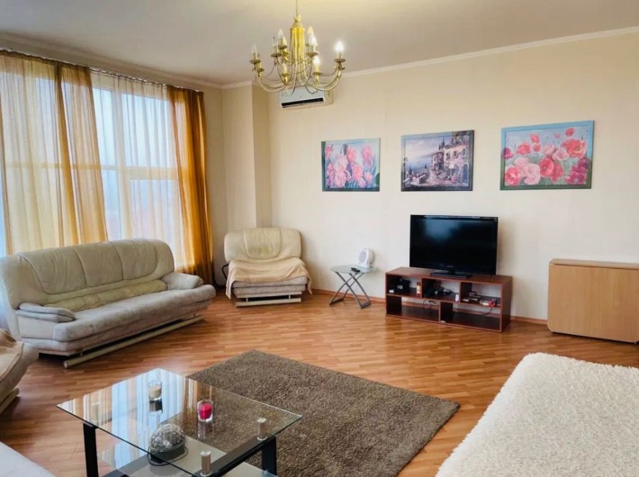 Продам 3х комн. квартиру в центре - фото 1
