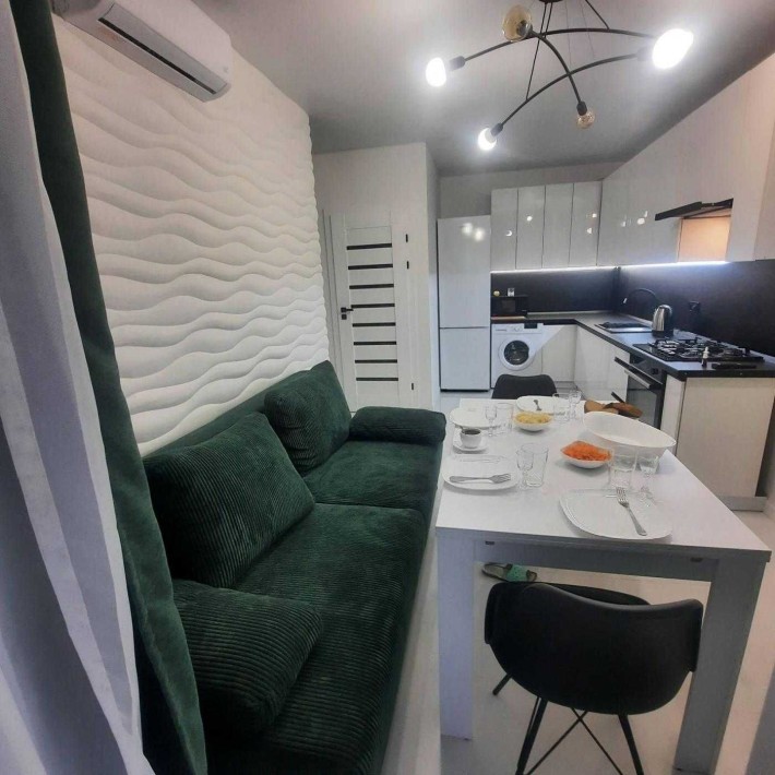 Продам 2 ком. квартиру ул. Ак. Сахарова в новом доме - фото 1