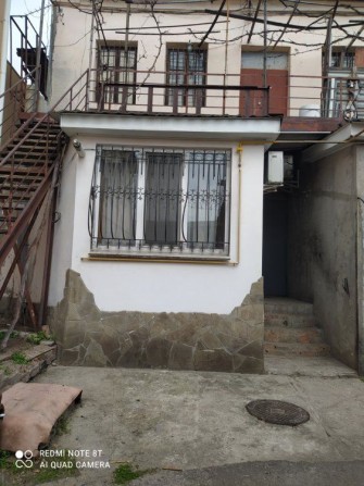 Продам 2-х комнатную квартиру в центре - фото 1