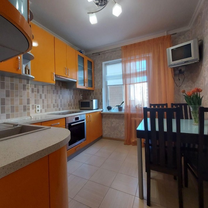 Трехкомнатная квартира на  Таирова. Заезжай и живи. (093-672) - фото 1