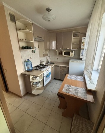 Продаж 2 к.к. в Центрі з індивід. опаленням, меблями та технікою. - фото 1