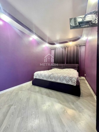 86679 Продам 3 комнатную квартиру на Гвардейцев Широнинцев! - фото 1