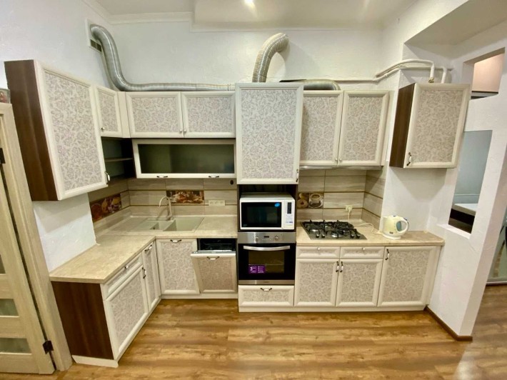 Продаж затишної квартири в центрі міста не за всі гроші - фото 1