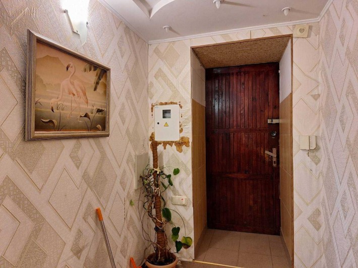 Продам 2 комнатную фасадную квартиру на Базарной. - фото 1