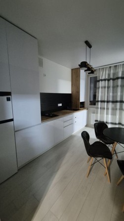 Продам 2 кімнатну квартиру з хорошим ремонтом, всім укомплектована - фото 1