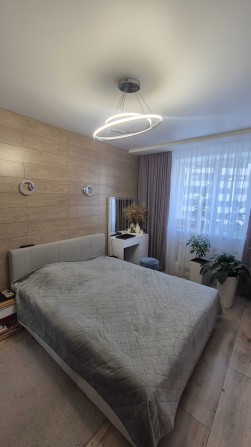 Продам двокімнатну квартиру з дизайнерським ремонтом!Розвинений район! - фото 1