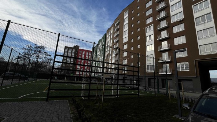 Продаж квартири кухня-студія + 2 окремі кімнати, закритий двір - фото 1