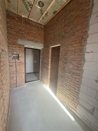 Продам свою 2-кімнатну квартиру в центрі - фото 1
