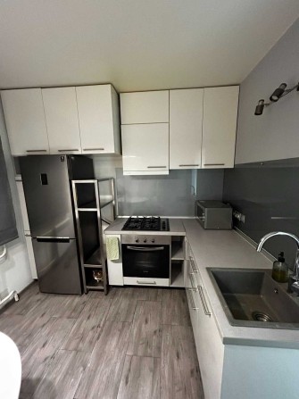 2 кімнатна в центрі Бучі, є газ, Торг присутній! Класний ремонт - фото 1